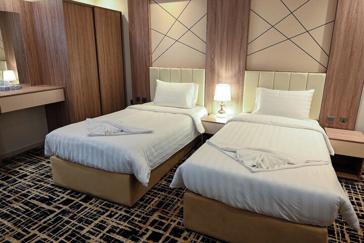 Room 13 of 37