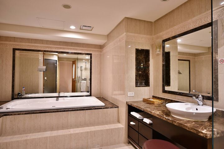 Room 145 of 164