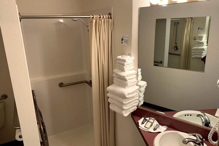 Room 26 of 76