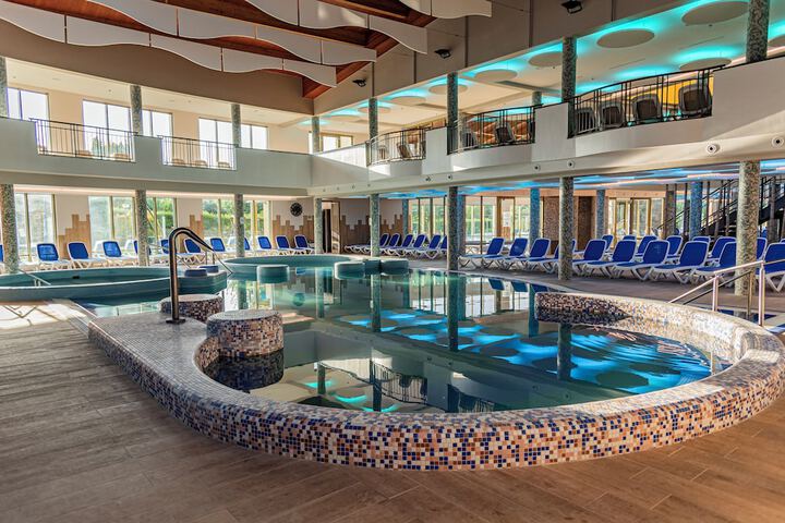Hotel Pool