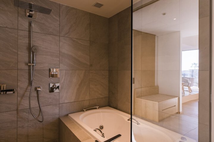 Room 14 of 32
