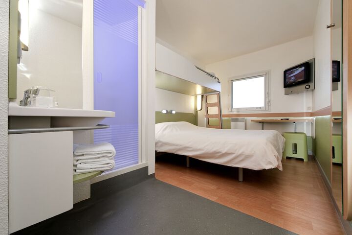 Room 26 of 61