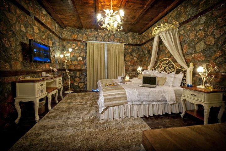 Room 33 of 34