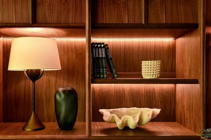 Lounge 76 of 119