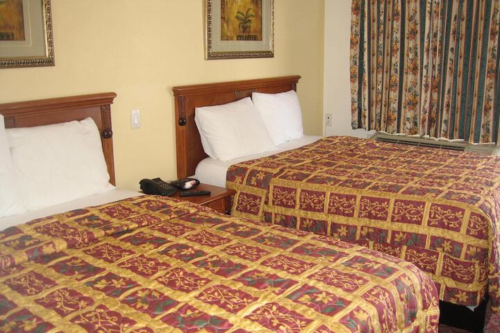 2 Double Beds (6 of 7)