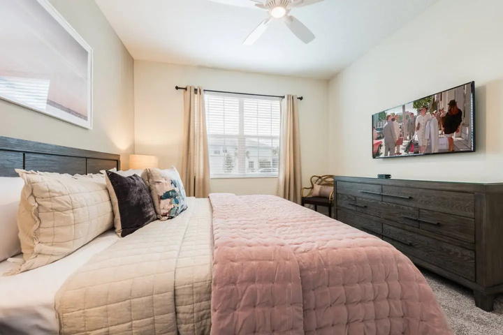 Room 4 of 24