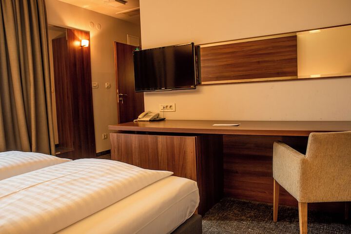Room 53 of 127