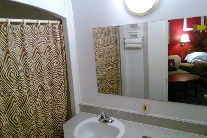 Room 24 of 35