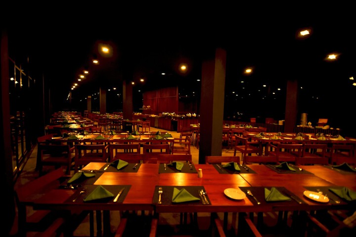 Dining 52 of 77