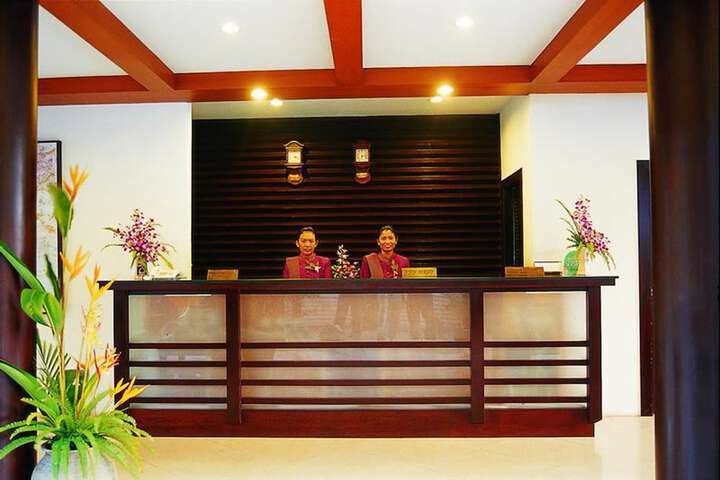 Entrance & Lobby