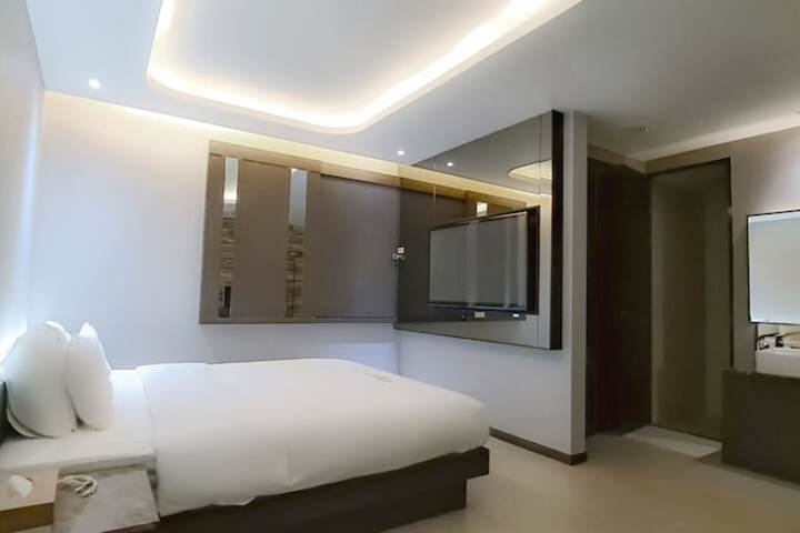 Room 12 of 89