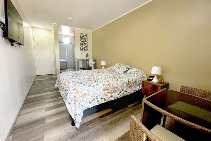 Room 18 of 214