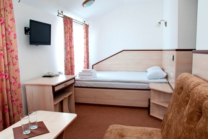 Room 6 of 66