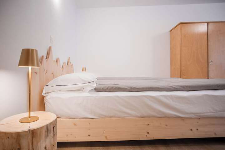 Room 11 of 42
