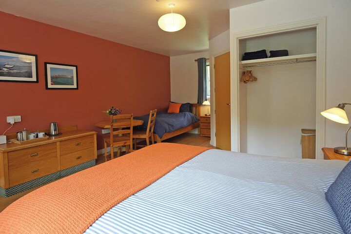 Room 15 of 33