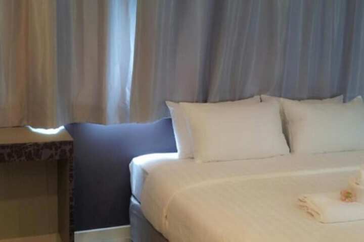 Room 32 of 63