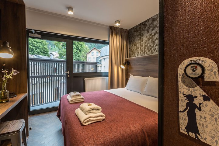Room 32 of 191