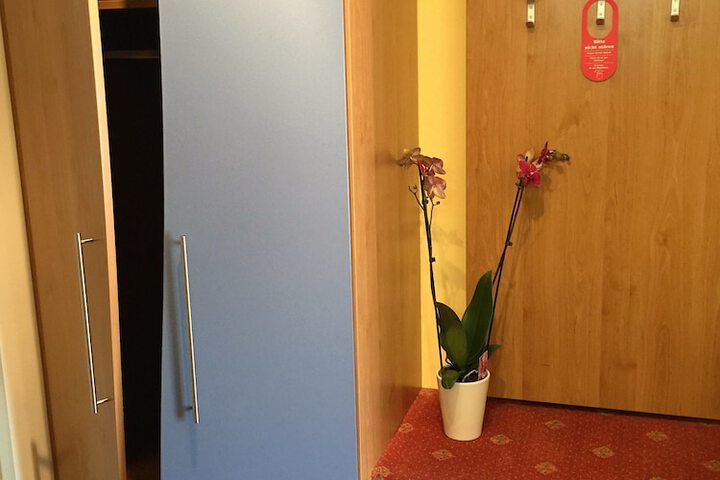 Room 24 of 63
