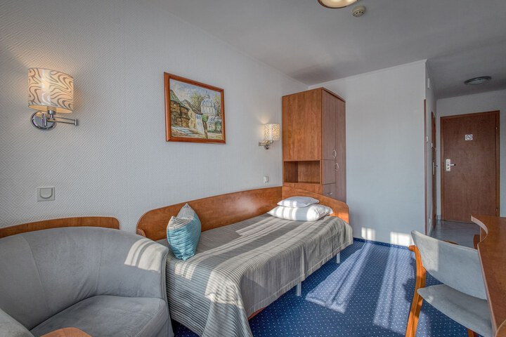 Room 3 of 41