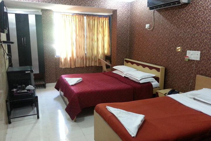 Room 13 of 28