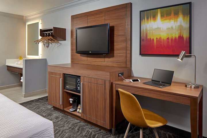 1 King Bed (2 of 4)
