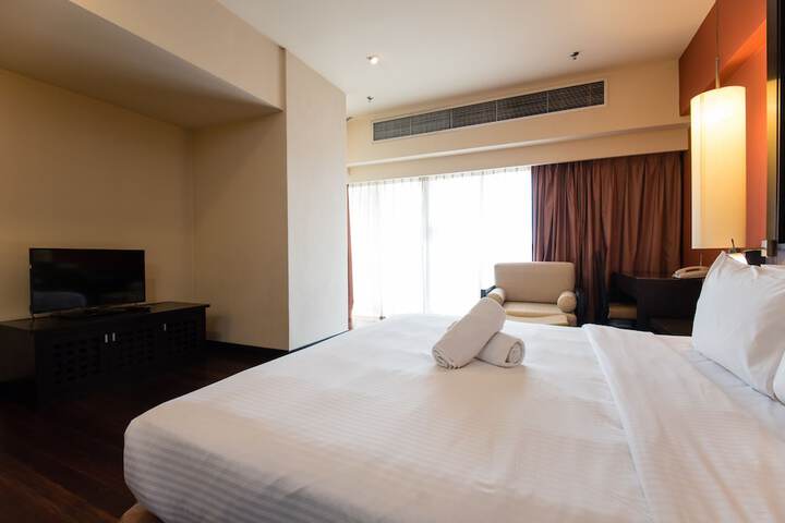 Room 8 of 77