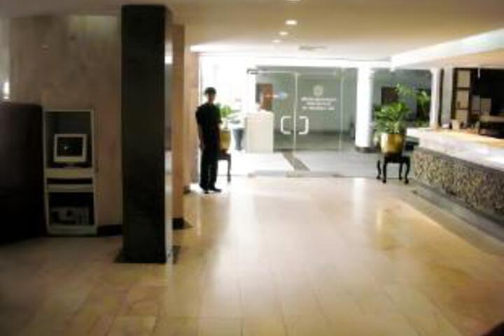 Entrance & Lobby