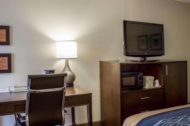 1 King Bed (6 of 15)