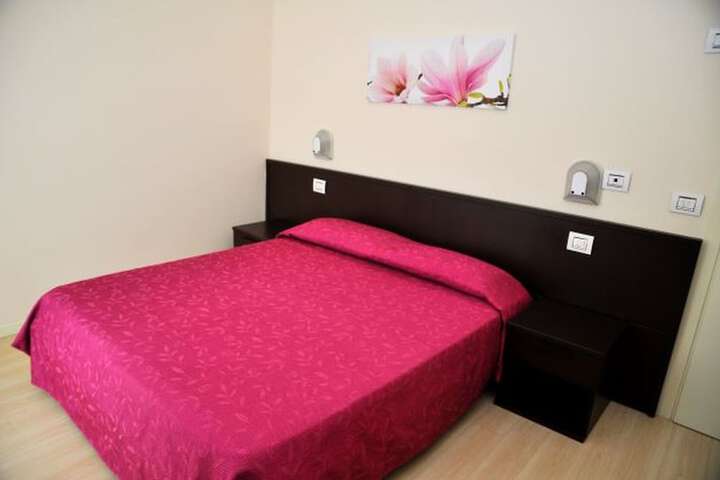 Room 7 of 28