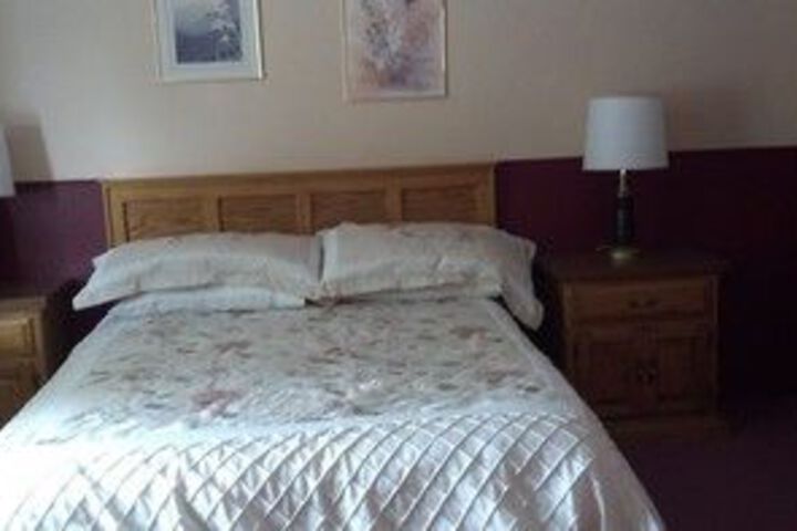 Room 6 of 12