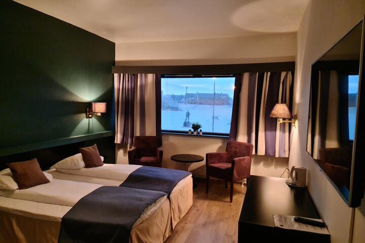Room 18 of 48