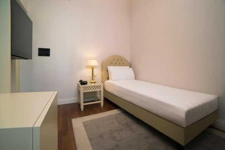 Room 14 of 179