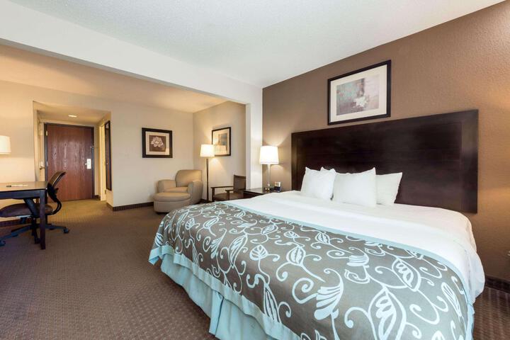 1 King Bed (1 of 13)