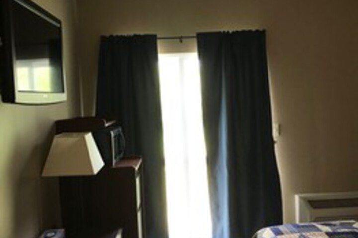 Room 28 of 34