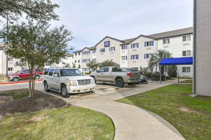 Property Grounds 17 of 18