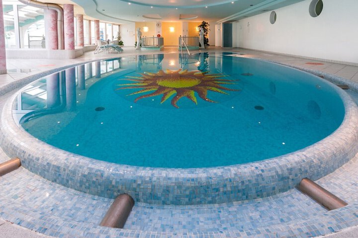 Pool 21 of 55