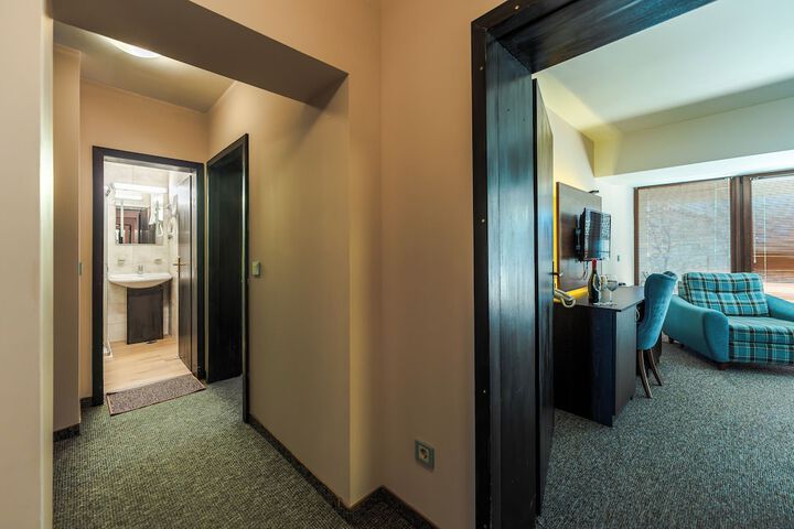 Room 27 of 67