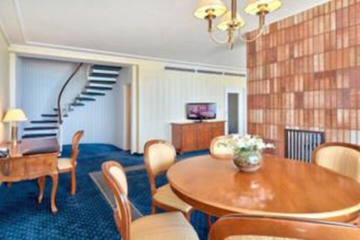 Room 20 of 38