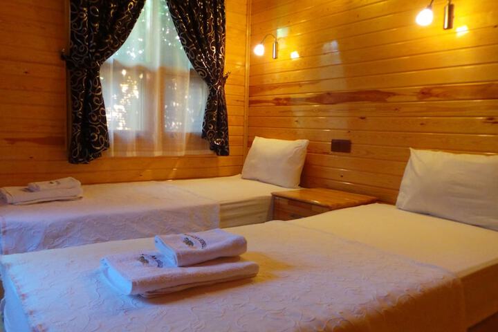 Room 16 of 115