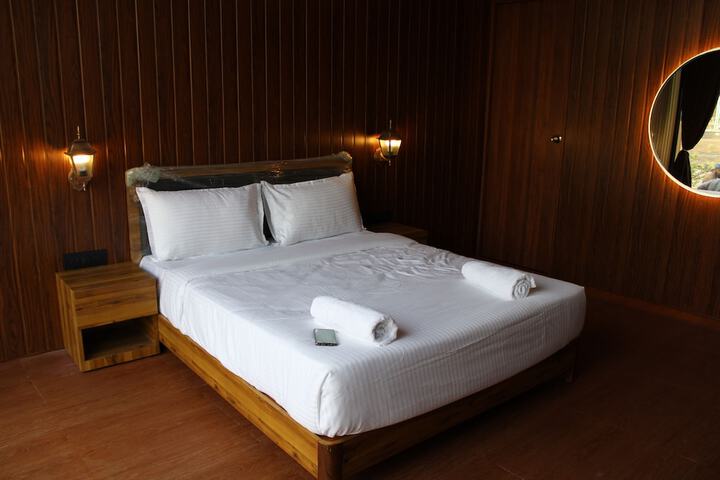 Room 16 of 102