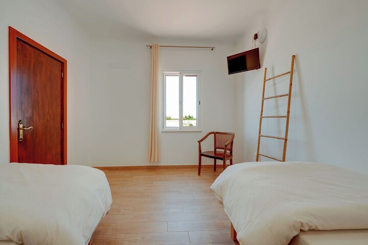Room 15 of 62