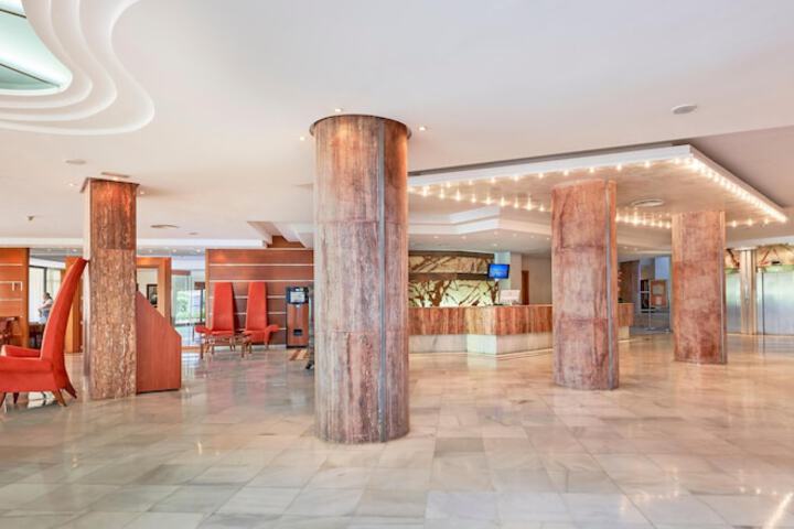 Entrance & Lobby