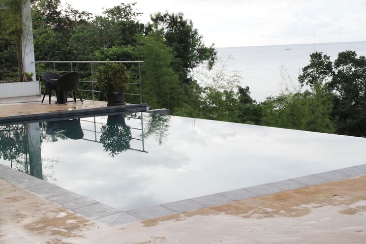 Pool 107 of 159