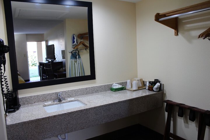 Bathroom sink