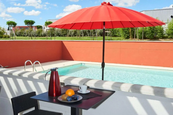 Hotel with Pool