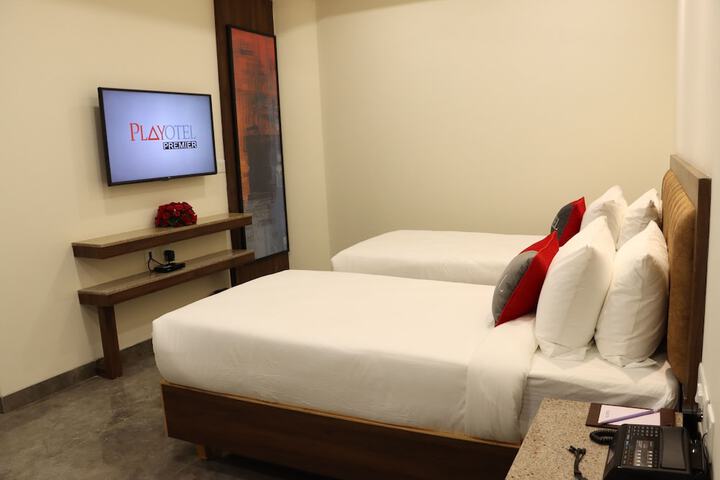 Room 12 of 35