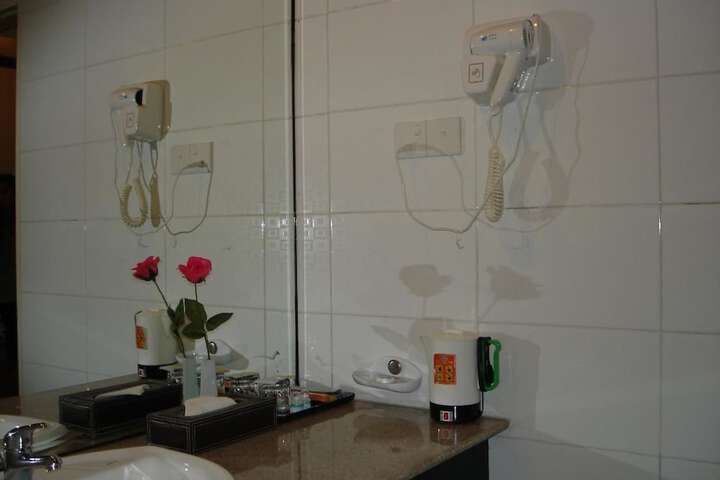 Room 12 of 21