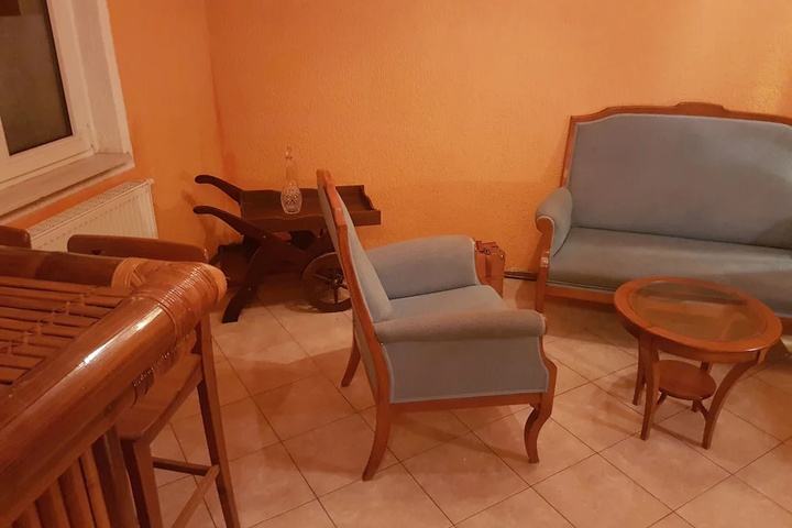 Room 7 of 10