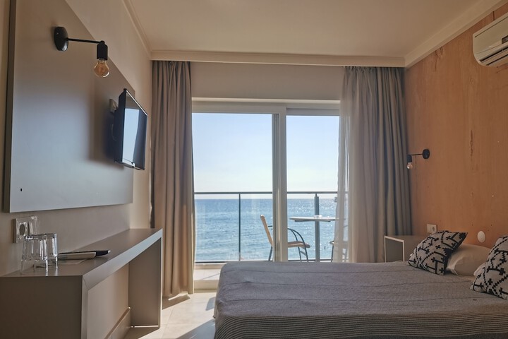 Room 4 of 83