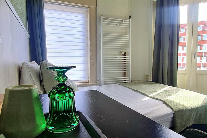 Room 6 of 33